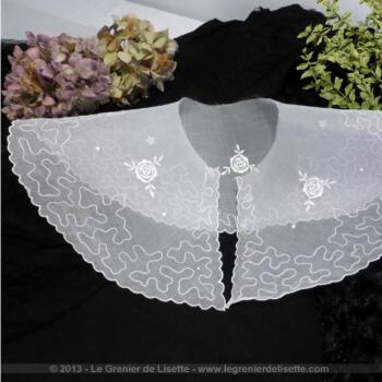 VENDU - Col brodé en organdi blanc modèle 2