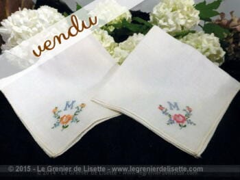Lot de 2 petits mouchoirs brodés initiale M