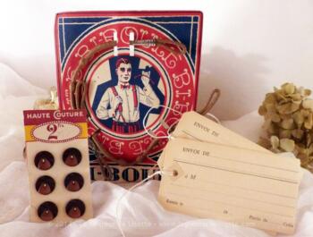 VENDU - Accroches bretelles marrons, boutons et étiquettes