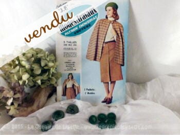Patron vintage Modes et Travaux et boutons vert