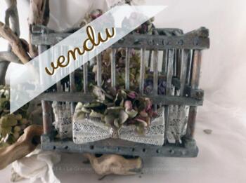 Ancienne petite cage en bois