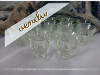 Lot 10 mini verres à shot
