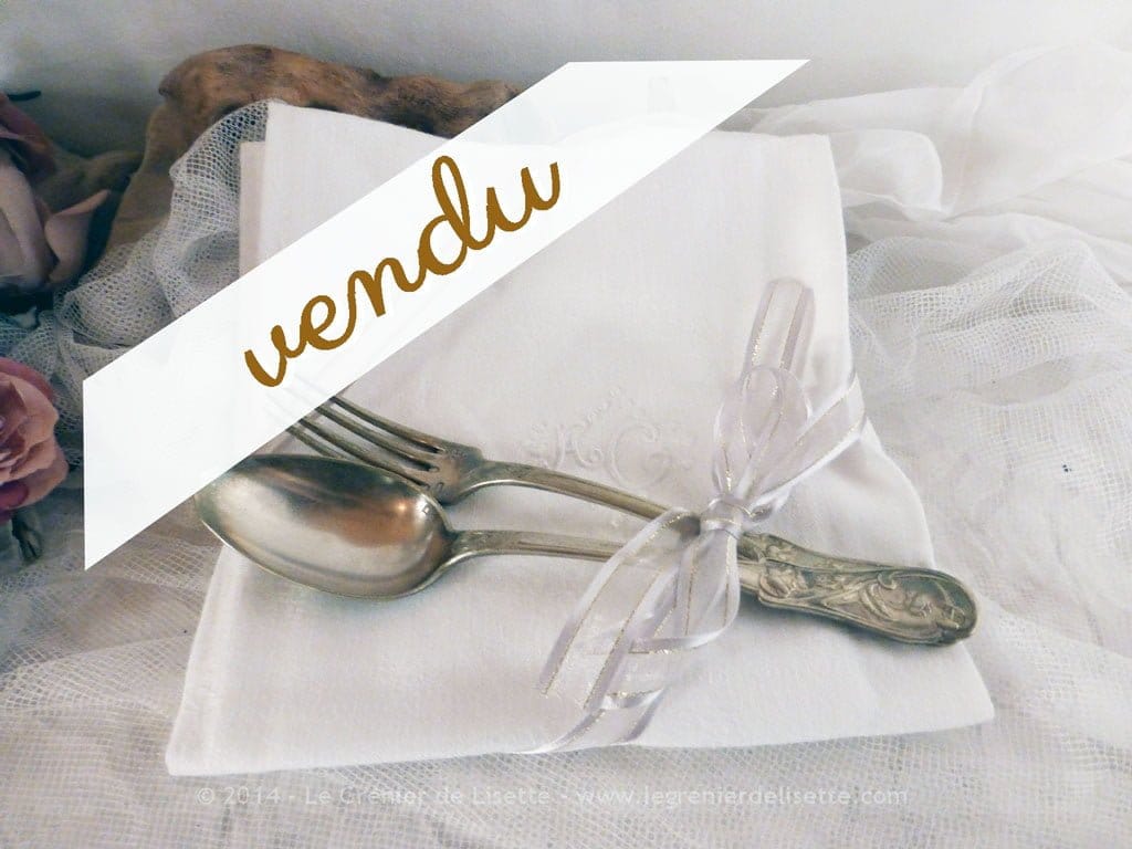 Lot serviettes et couverts au ruban argent