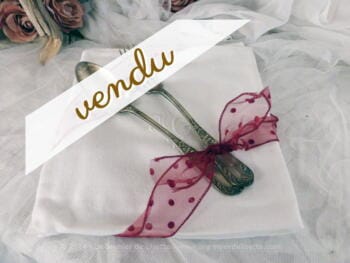 Lot serviettes et couverts au ruban rouge