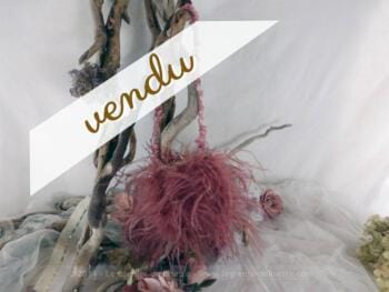 Sac à main en plumes fuchsia avec cordon