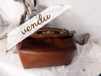 Ancien sac à mains en cuir au style médecin