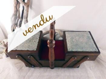Boite à couture travailleuse en bois et dentelle