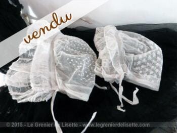 Anciens bonnets enfants en dentelle