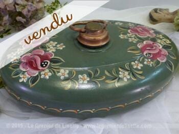 Ancienne bouillotte en fer décorée