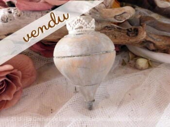 Toupie en bois au style Shabby