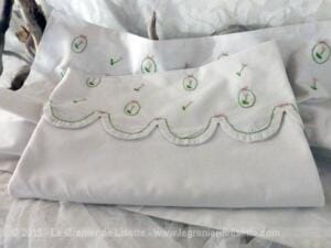 Ancien drap et taie pour lit d’enfant