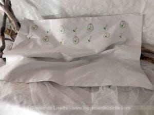 Ancien drap et taie pour lit d’enfant