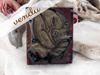 Tampon pour monogramme D