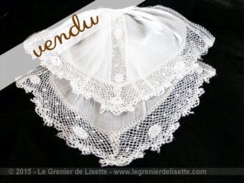 Col dentelle jabot double