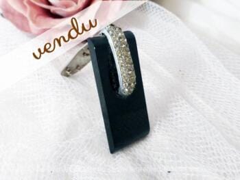 Pince pour revers de col