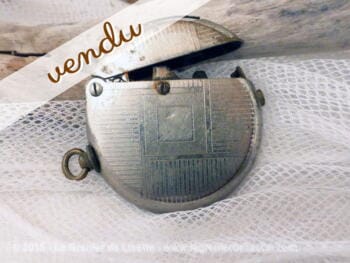 Ancien briquet à essence