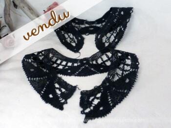 cols anciens en dentelle teintés en noir