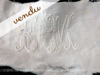 Anciens monogrammes E et M brodés