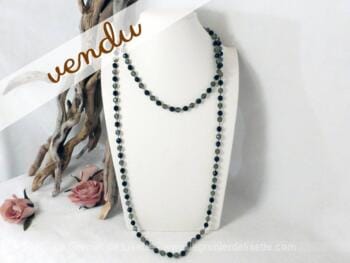 Ancien sautoir en perles de verre noir et translucide
