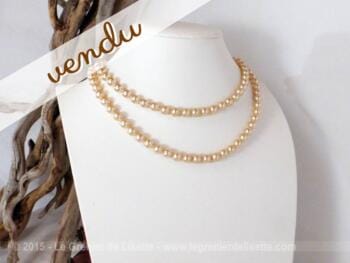 Long collier façon sautoir aux perles