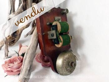 Sonnerie d'anciens téléphones avec  bobines vertes