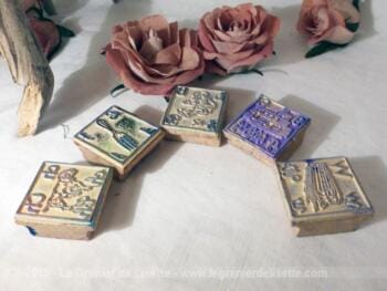 anciens tampons d'école aux lettres B, W,G, CH et F