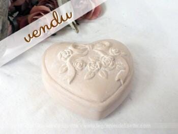 Boite coeur en faience tendance shabby