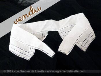 Ancien col avec jours en batiste blanche