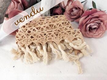 Dentelle écrue avec franges de 145 cm