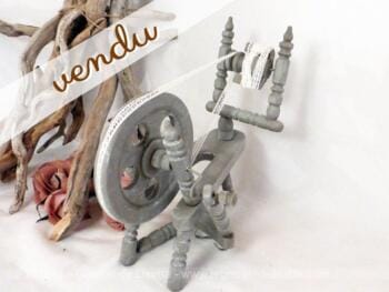 Rouet miniature avec patine