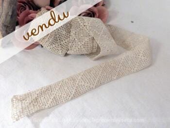 Grand ruban de dentelle fait main