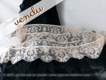Grand coupon de 2.50 m de large dentelle écrue