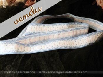 Coupon d'ancien galon bleu
