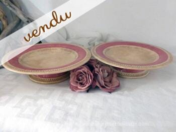 Deux assiettes sur socle tendance très shabby