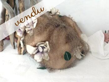 Chapeau voilette, fleurs et feuilles