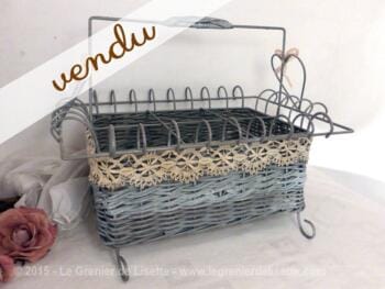Porte bouteilles en fer et dentelle
