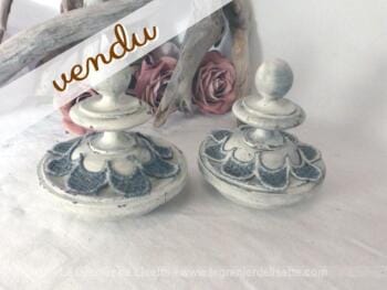 Duo d'embouts en bois habillés de dentelle