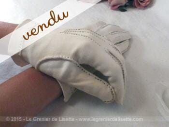 Gants anciens avec surpiqûres apparentes.