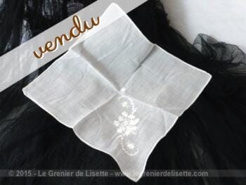 Mouchoir blanc brodé