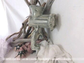 VENDU - Ancien hachoir à viande relooké avec dentelle