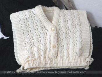 Ancienne brassière bébé laine
