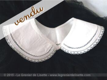 Col rond avec dentelle et jours