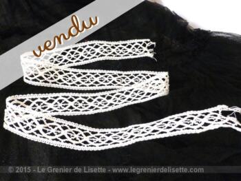 Coupon de dentelle aux dessins de torsades