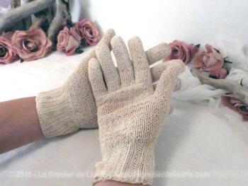 Paire de gants vintage en laine écru.