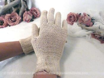 Paire de gants vintage en laine écru.