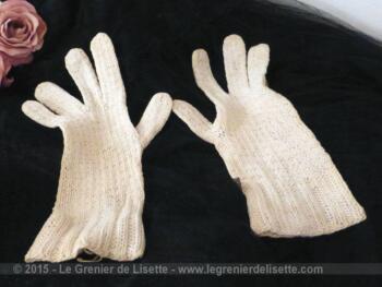 Paire de gants vintage en laine écru.