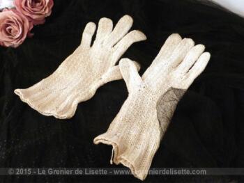 Paire de gants vintage en laine écru.