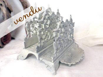 Range courrier en laiton patiné shabby .