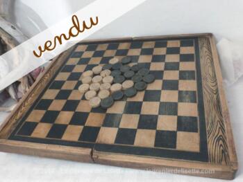 Ancien jeu de dames en bois