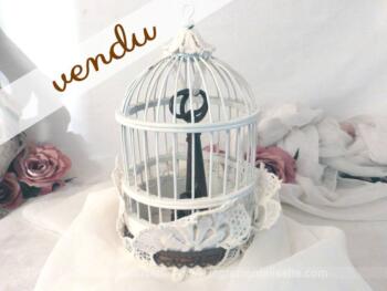 Cage miniature aux anciennes clefs.